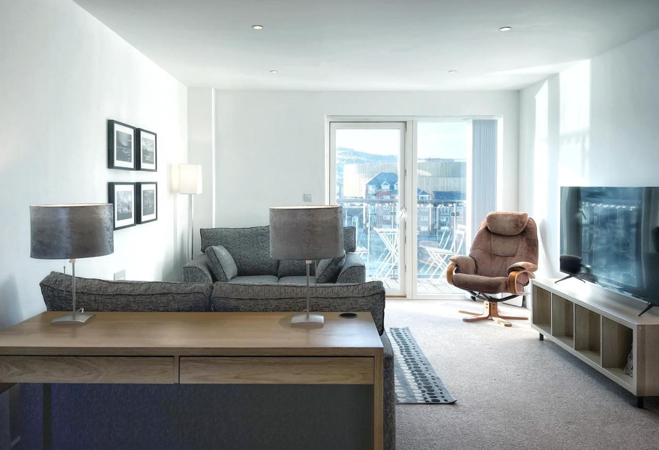 Elegant And Bright Seaside Apt In Swansea Marina Eksteriør billede