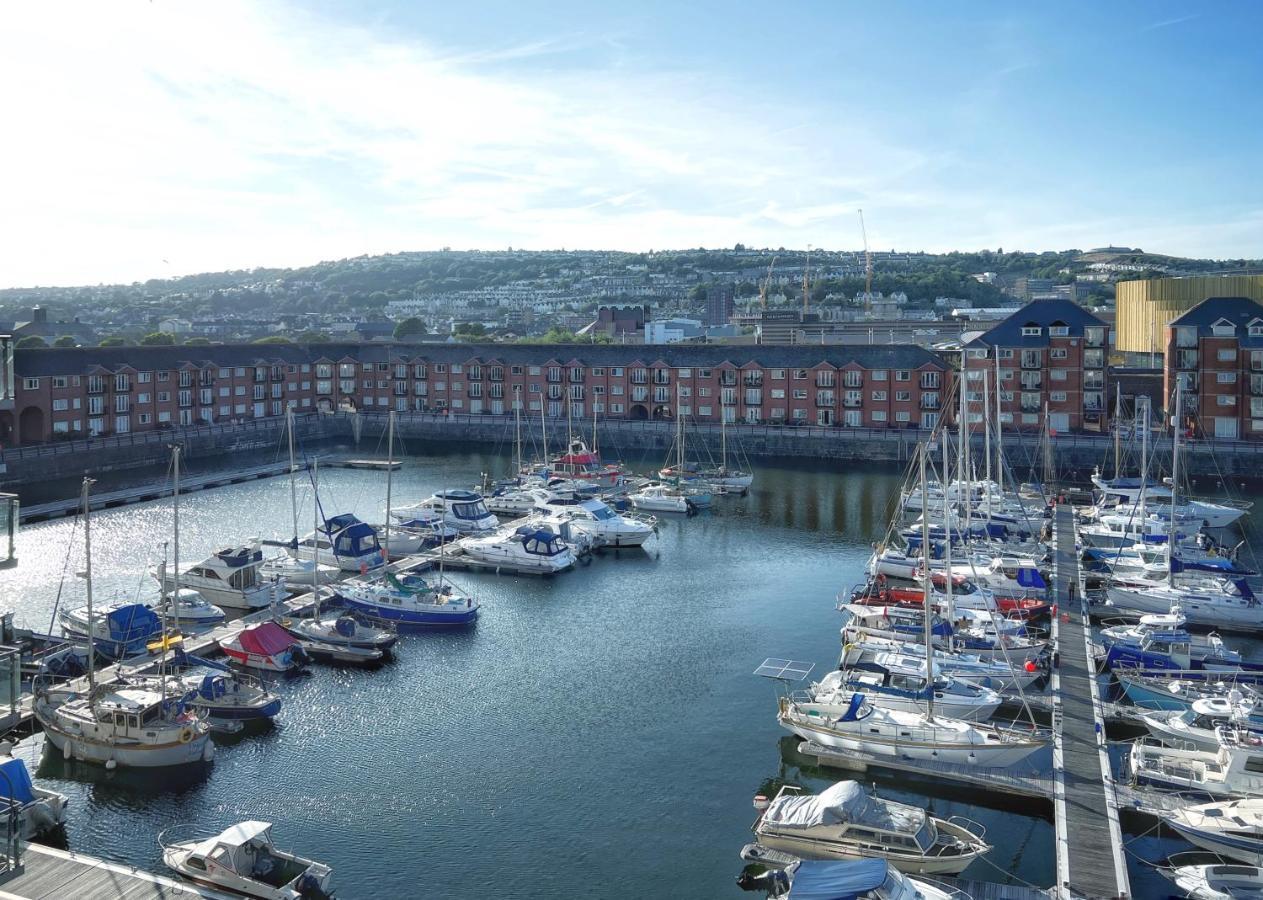Elegant And Bright Seaside Apt In Swansea Marina Eksteriør billede