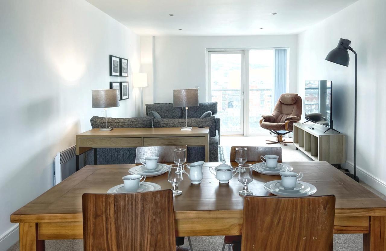 Elegant And Bright Seaside Apt In Swansea Marina Eksteriør billede
