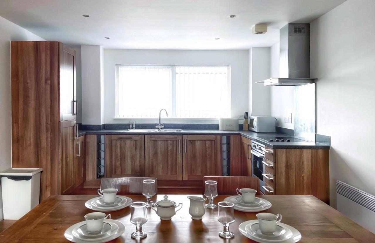 Elegant And Bright Seaside Apt In Swansea Marina Eksteriør billede