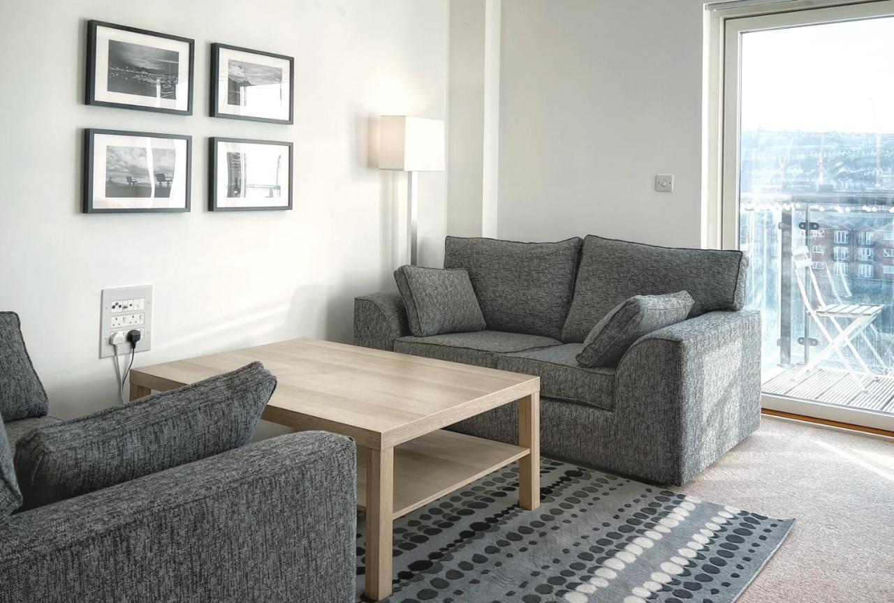 Elegant And Bright Seaside Apt In Swansea Marina Eksteriør billede