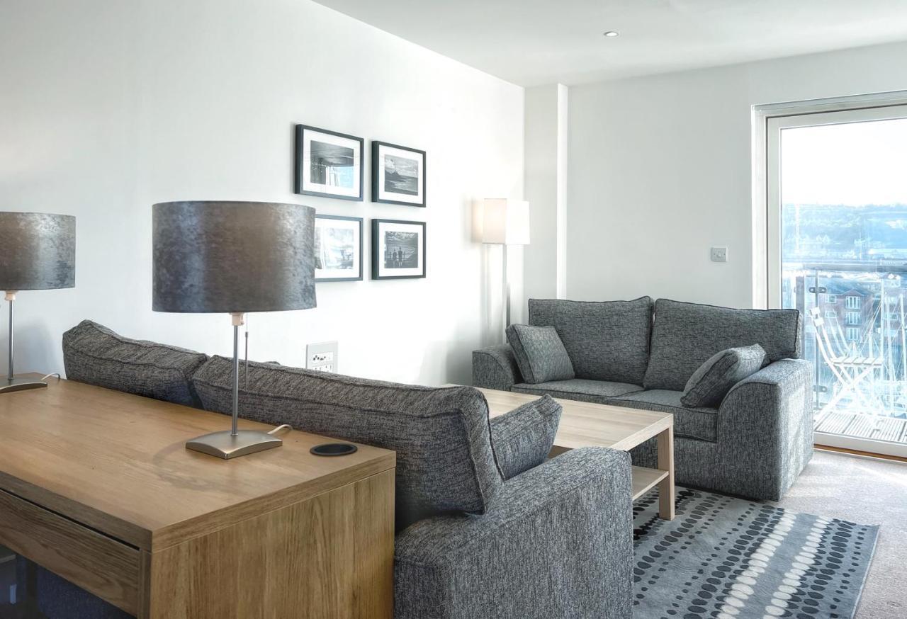 Elegant And Bright Seaside Apt In Swansea Marina Eksteriør billede