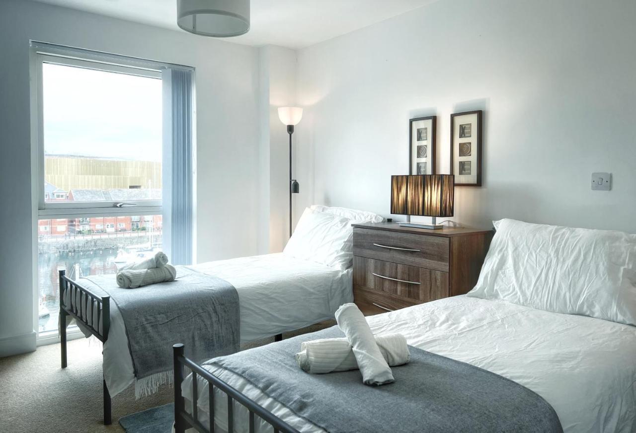 Elegant And Bright Seaside Apt In Swansea Marina Eksteriør billede